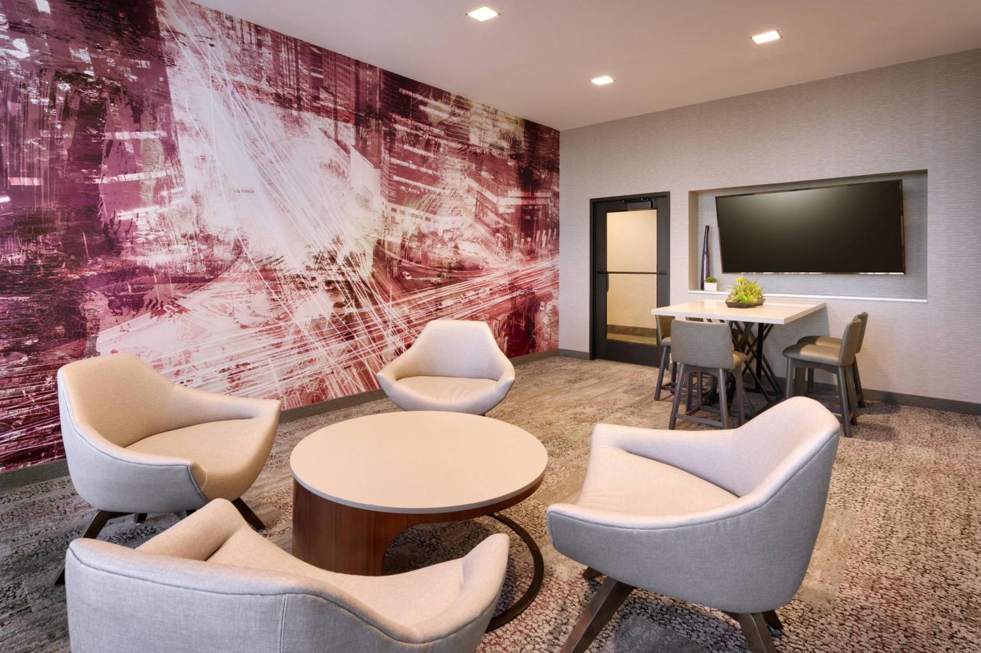 Courtyard By Marriott Сидар-Сити Экстерьер фото