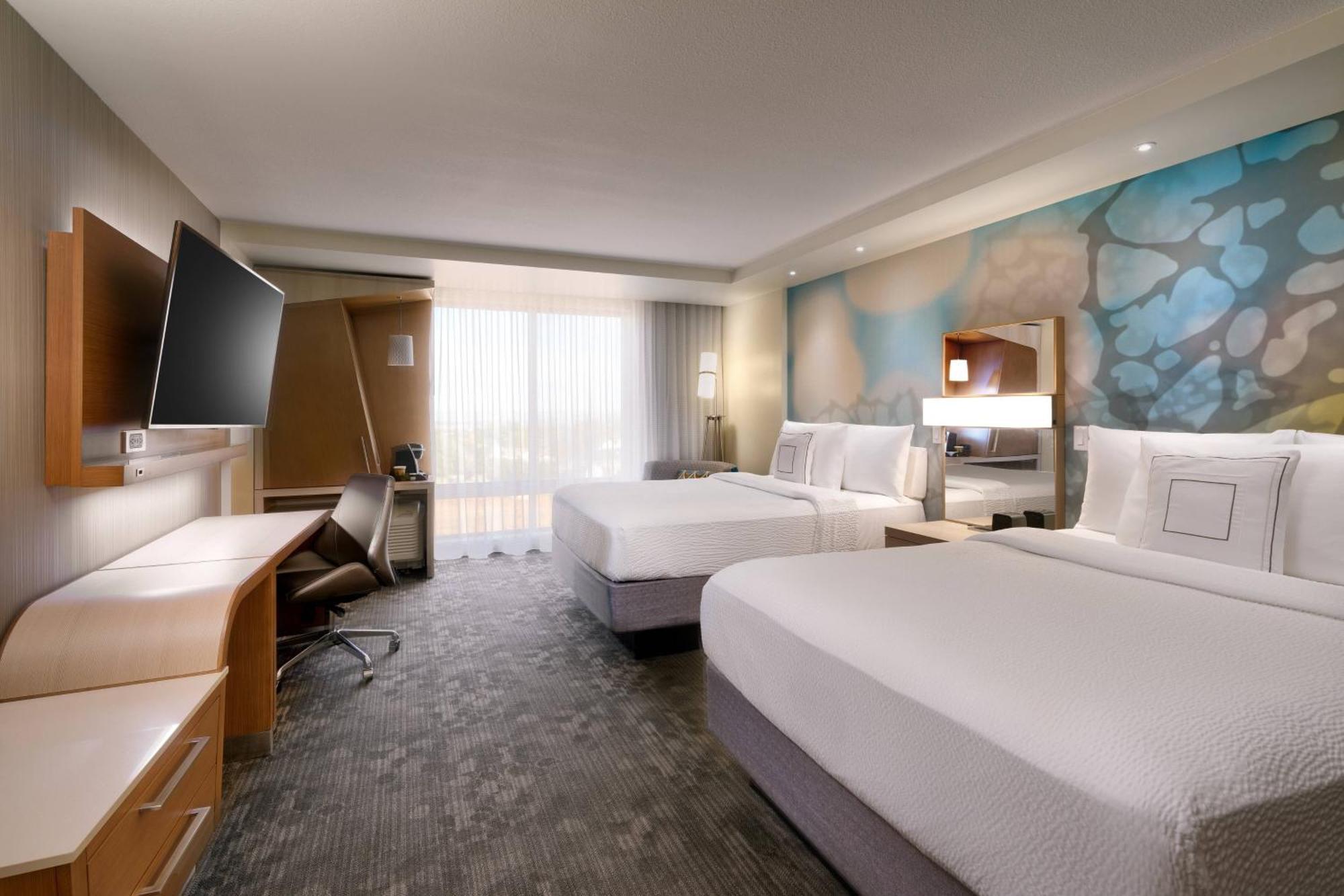Courtyard By Marriott Сидар-Сити Экстерьер фото
